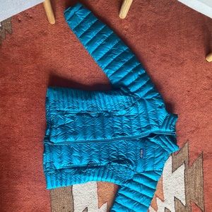 Patagonia women’s blue nano puff jacket -size medium EUC